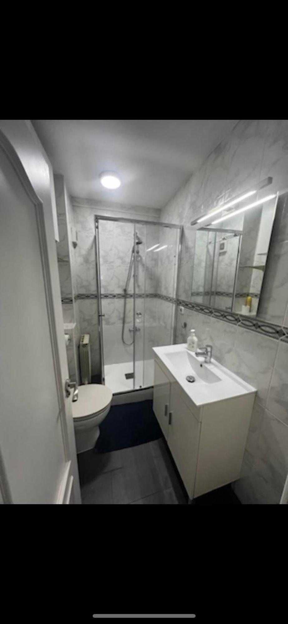 Bed Vallecas Hotel Madrid Bagian luar foto