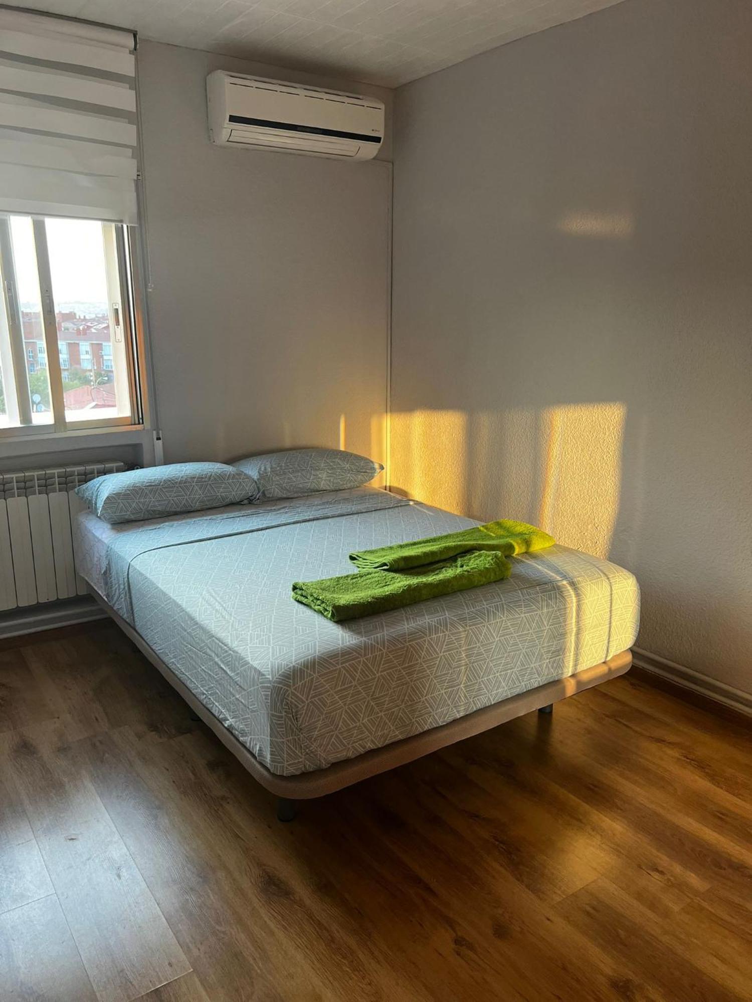 Bed Vallecas Hotel Madrid Bagian luar foto