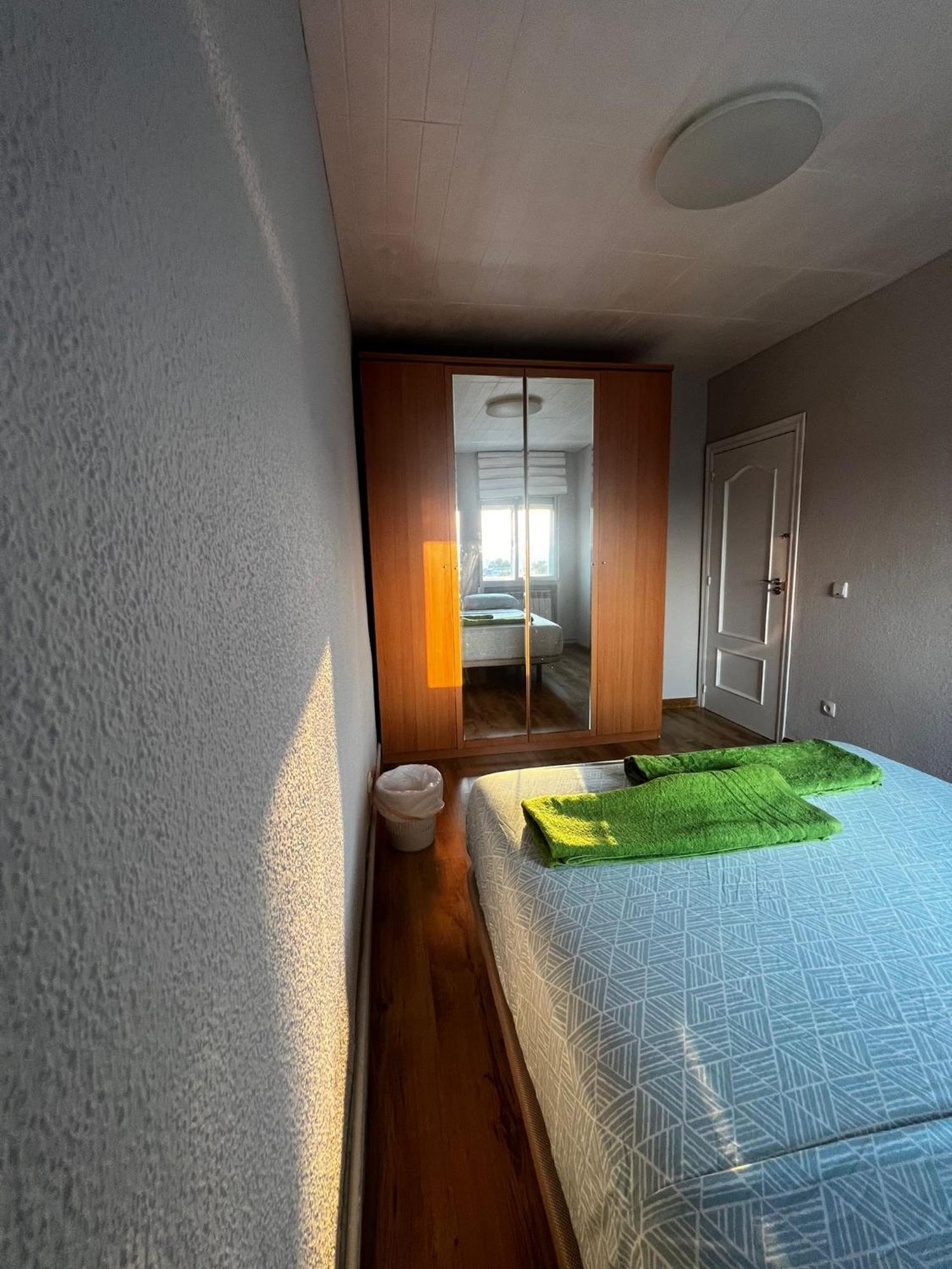 Bed Vallecas Hotel Madrid Bagian luar foto