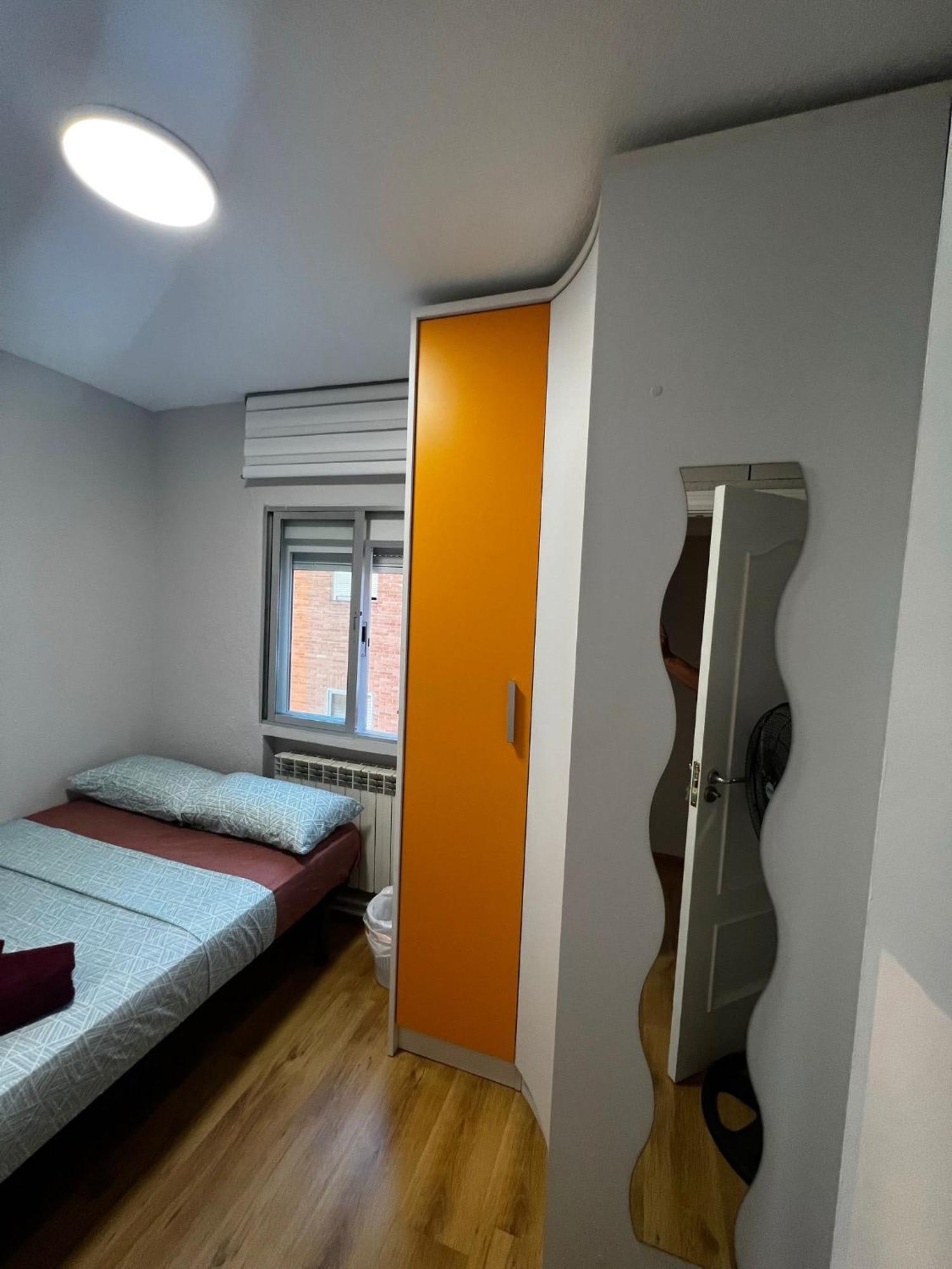 Bed Vallecas Hotel Madrid Bagian luar foto