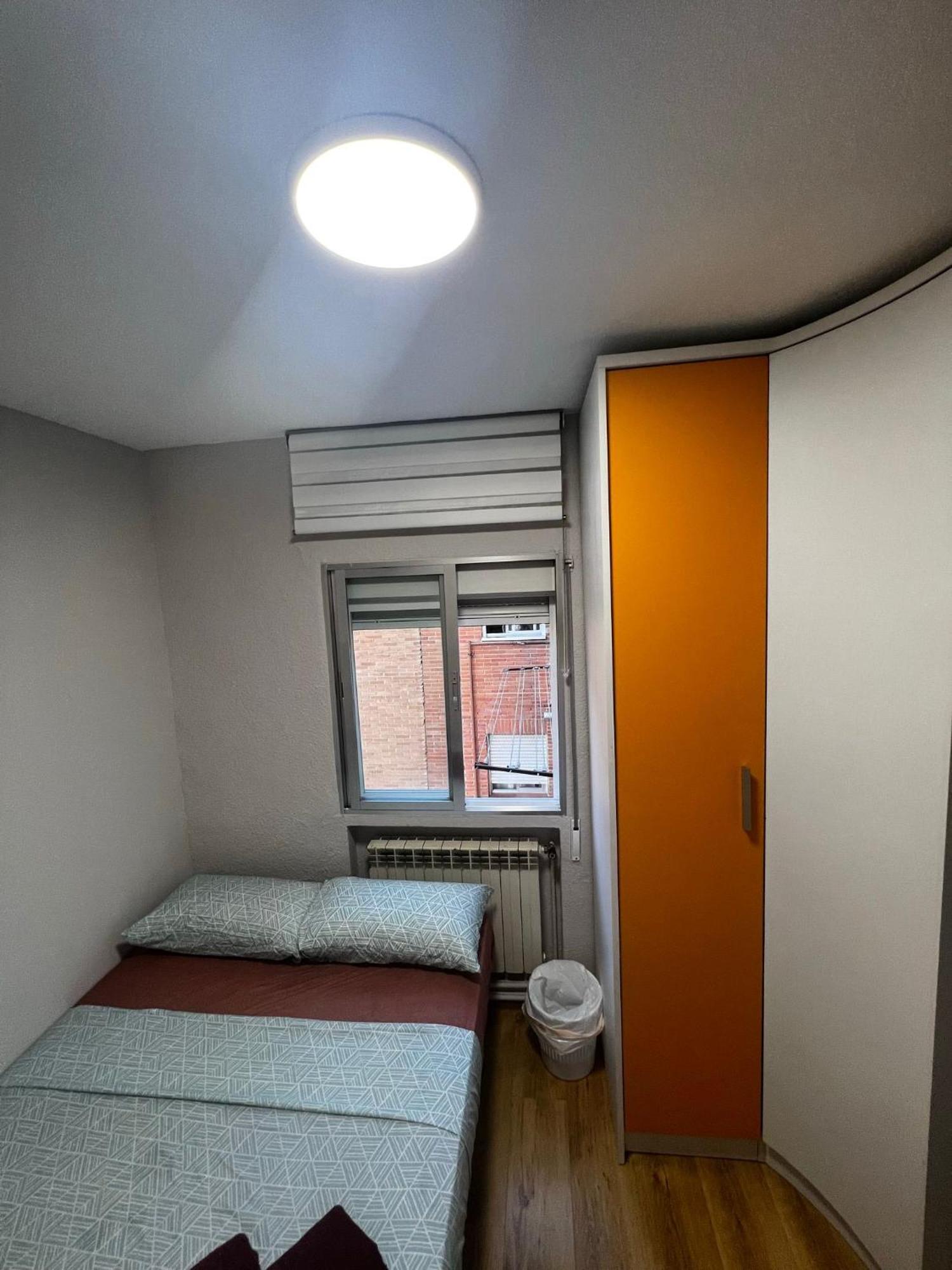 Bed Vallecas Hotel Madrid Bagian luar foto